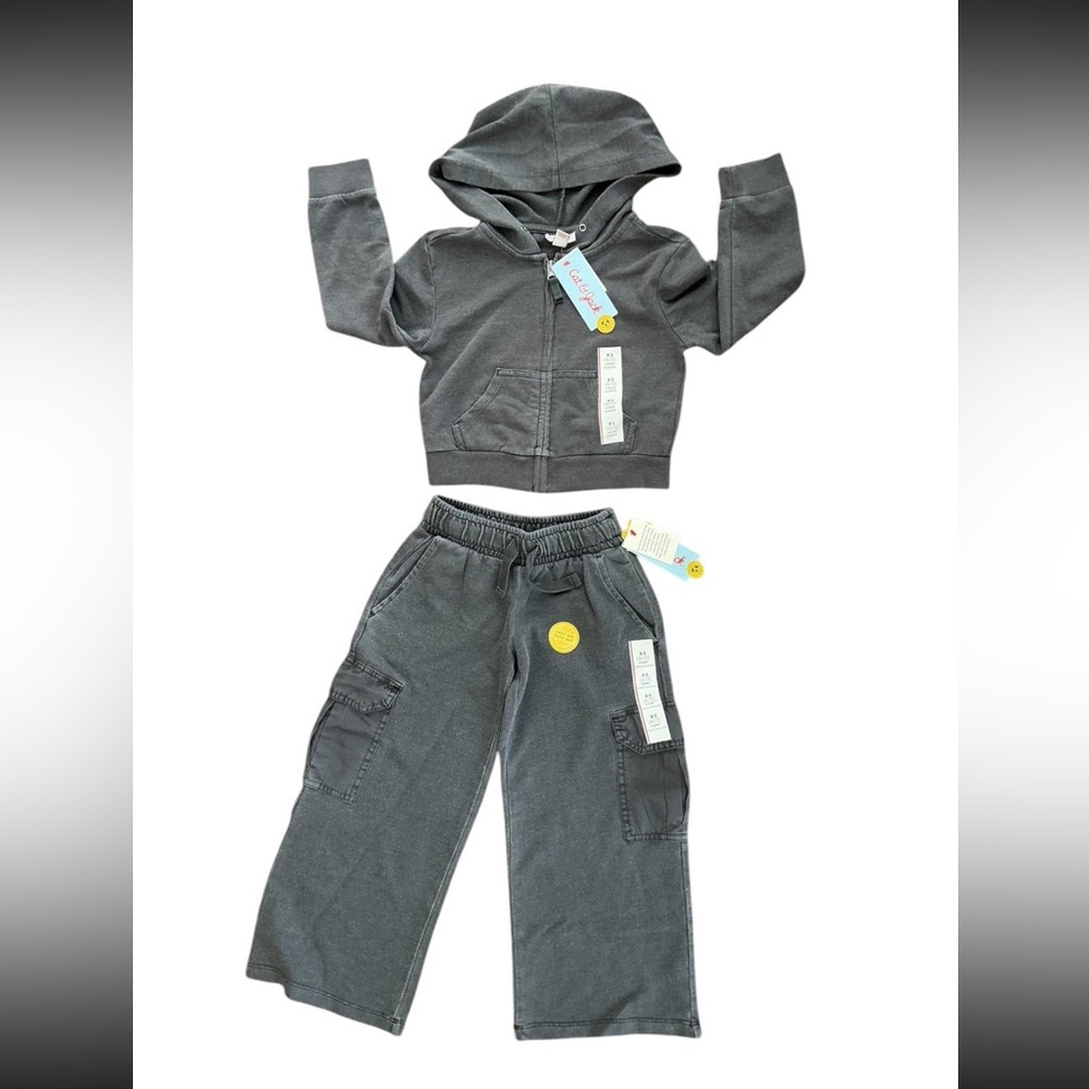 Girls Cat & Jack Gray Sweat Outfit Size: XS 4/5 (D45)